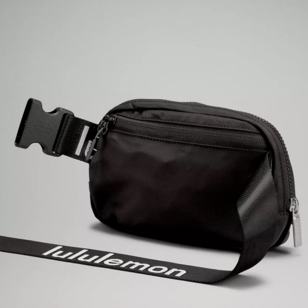 Lululemon Rare Everywhere Belt Bag Wordmark - Black and White NWT - Picture 5 of 6